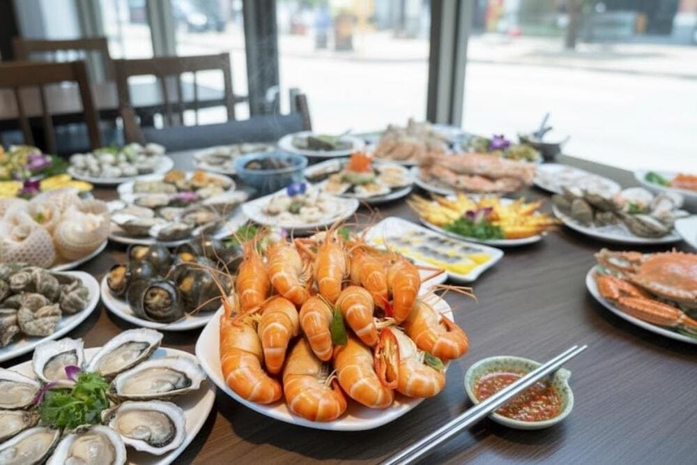 Thưởng thức hải sản tươi ngon trên bãi biển Đá Nhảy